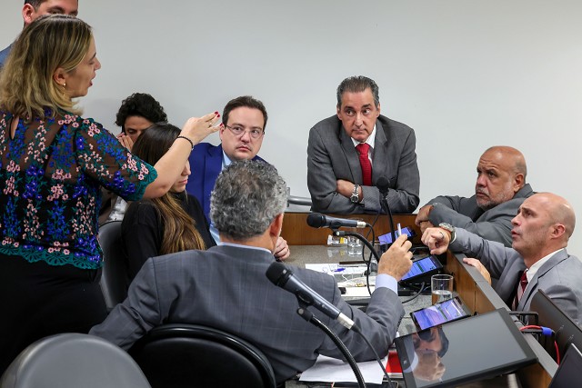 Comissão de Constituição e Justiça - análise de proposições (reunião das 16:40)