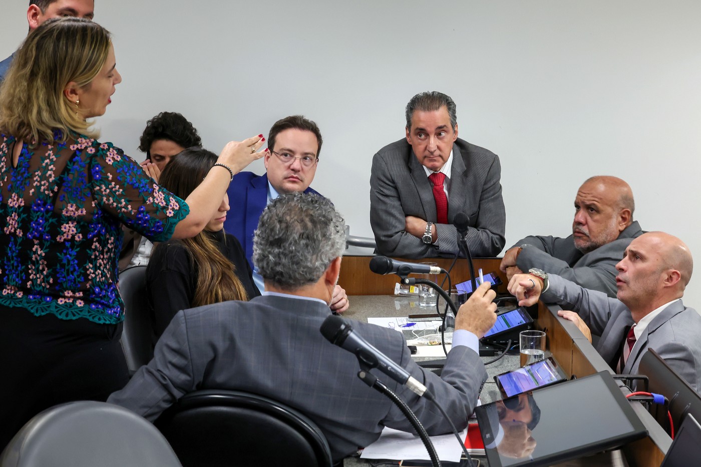 Comissão de Constituição e Justiça - análise de proposições (reunião das 16:40)