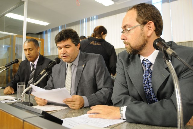 Paulo Lamac (à dir.) disse que a discussão é importante, pois os estudantes pedem revisão dos valores das bolsas