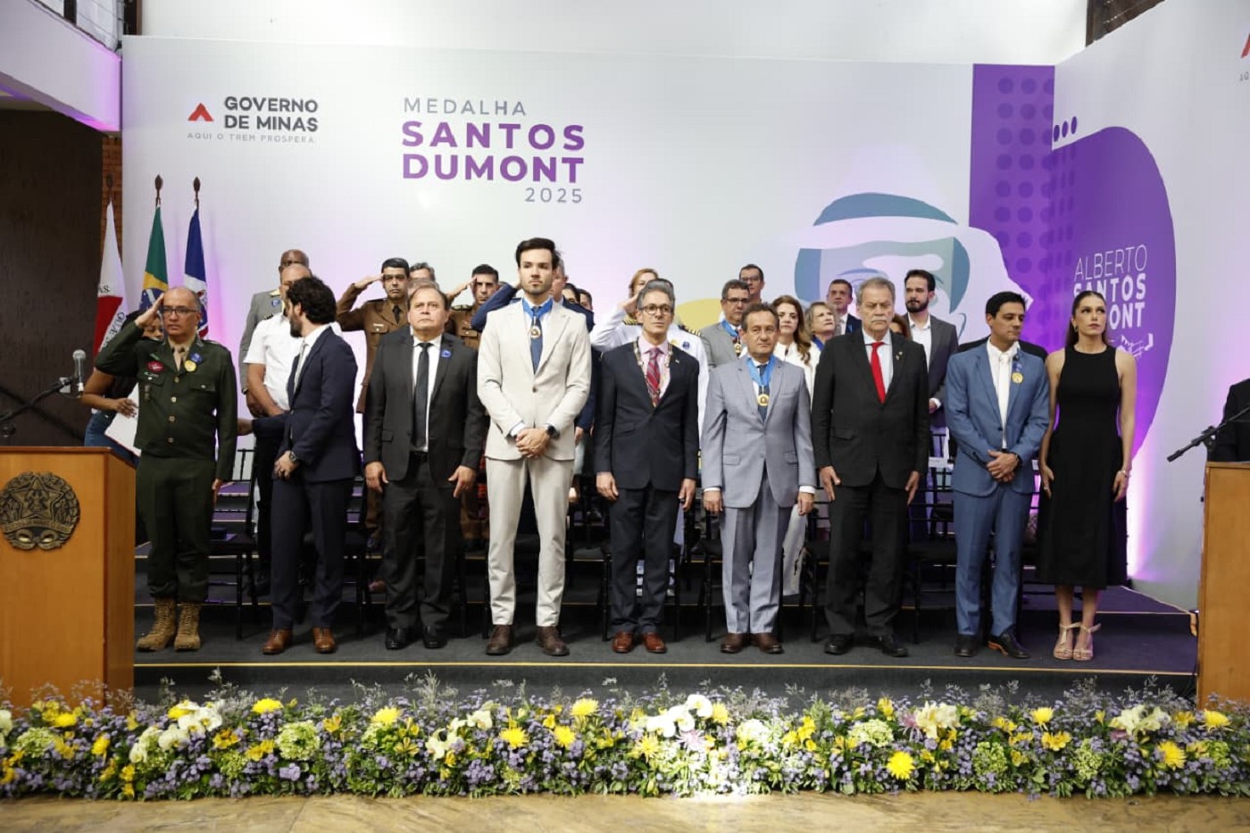 Cerimônia de entrega da Medalha Santos Dumont