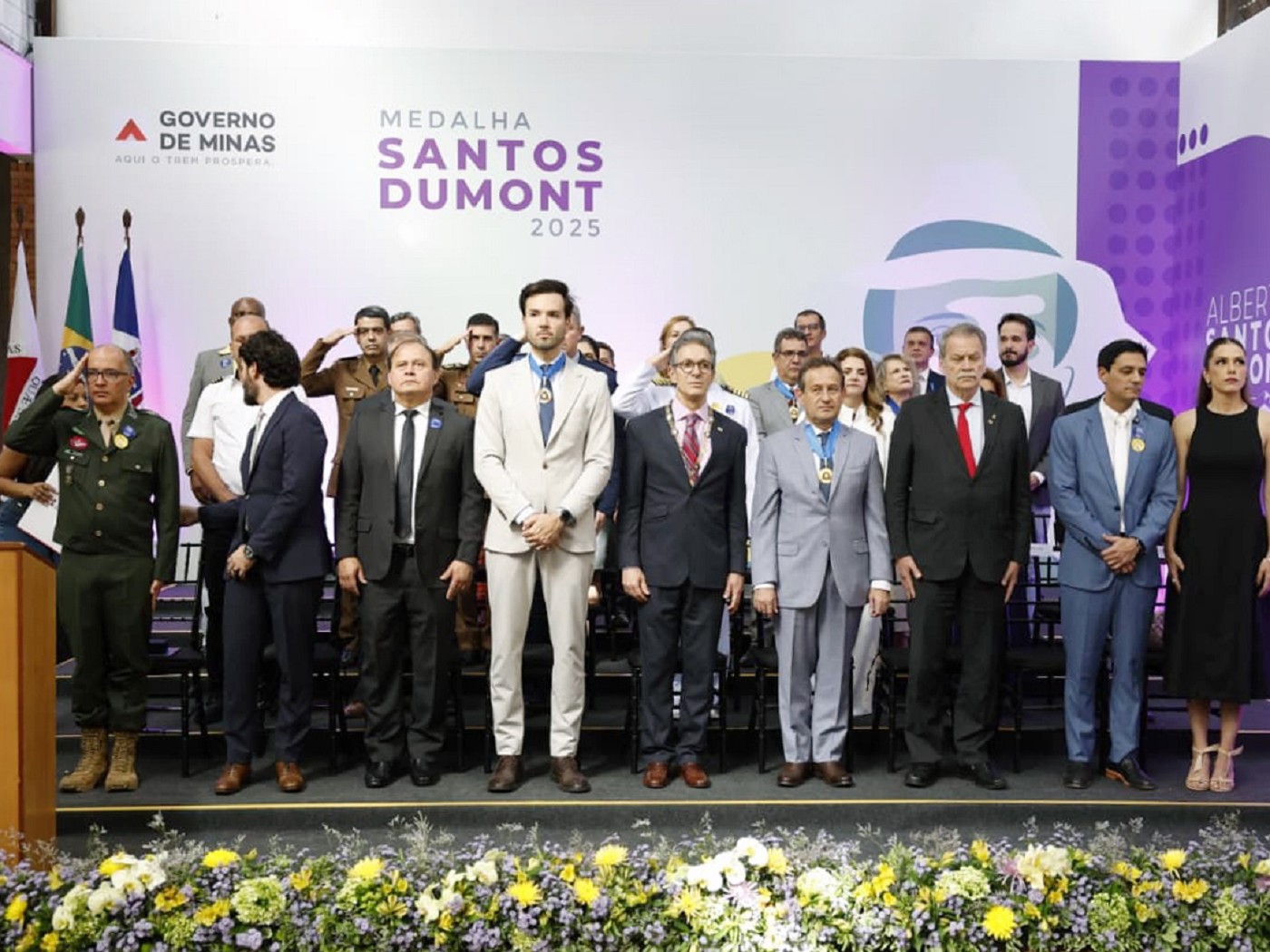 Cerimônia de entrega da Medalha Santos Dumont