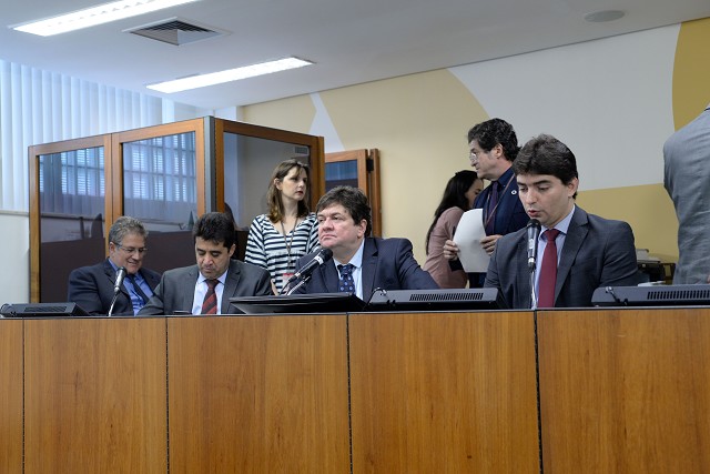 De acordo com a proposta, licença-maternidade de deputada será de 120 dias, podendo ser prorrogada por 60 dias