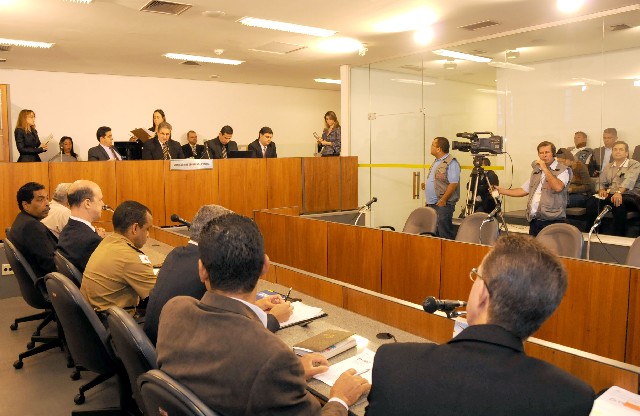 Audiência pública da Comissão de Segurança Pública reuniu autoridades e representantes de taxistas de Belo Horizonte