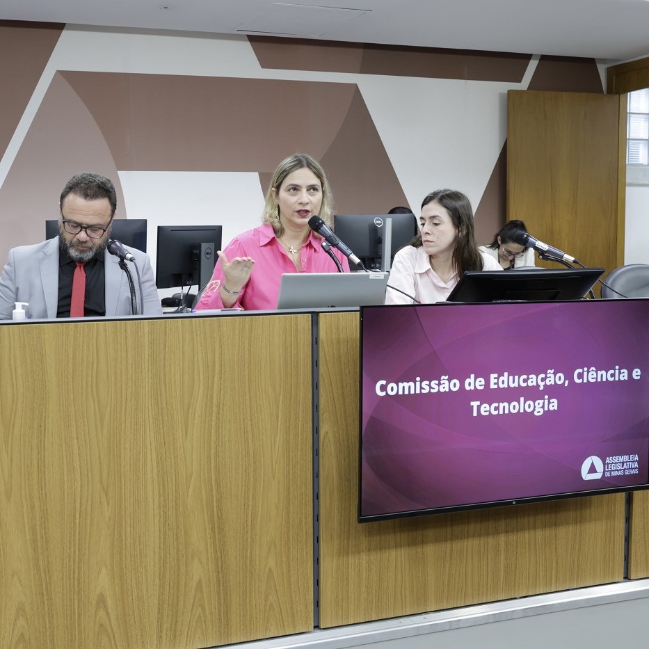 Secretário de Educação é reconvocado para esclarecer confusão em "aulão"