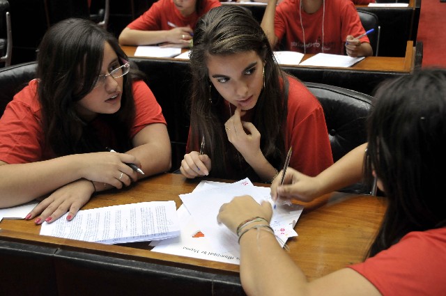 No Parlamento Jovem, estudantes discutiram políticas públicas de prevenção ao uso de drogas