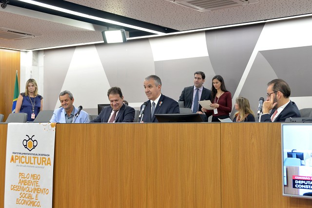 Comissão de Agropecuária e Agroindústria - debate sobre as atividades da apicultura e da meliponicultura e lançamento da Frente Parlamentar Estadual de Defesa da Apicultura.