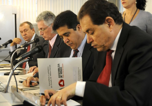 Dois requerimentos foram aprovados na reunião desta quarta-feira (17)