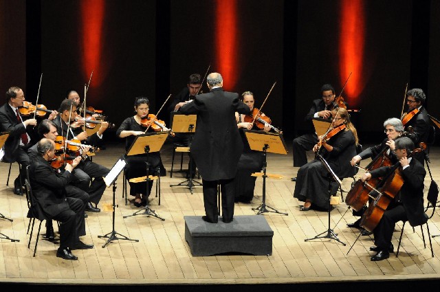 A Orquestra de Câmara Sesiminas foi criada em Belo Horizonte, em 1986, e tem como objetivo tornar a música acessível a todos