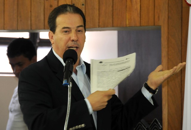 O prefeito Ruy Muniz prometeu retomar os repasses imediatamente