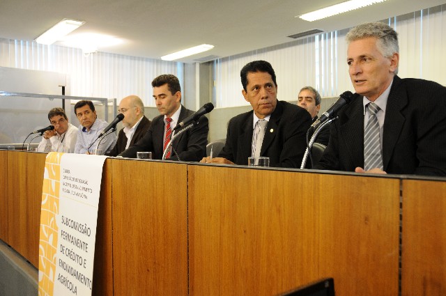 Autoridades reforçaram a importância da agricultura familiar brasileira