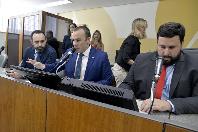 Foram sugeridas duas emendas ao Programa de Reciclagem de Resíduos Veiculares