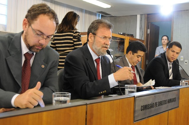 Durante reunião, PBH defende negociação entre moradores e a construtora, que é proprietária do terreno