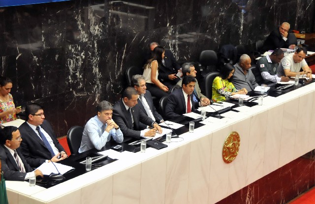 Parlamentares elogiaram o trabalho dos agentes penitenciários e socioeducativos