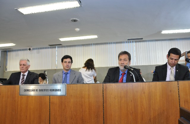 Os requerimentos foram aprovados na reunião da comissão desta quarta (10)