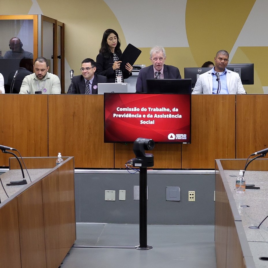 Trabalho estressante traz adoecimento mental para operadores do centro de atendimento de emergências Trabalho estressante traz adoecimento mental para operadores do centro de atendimento de emergências
