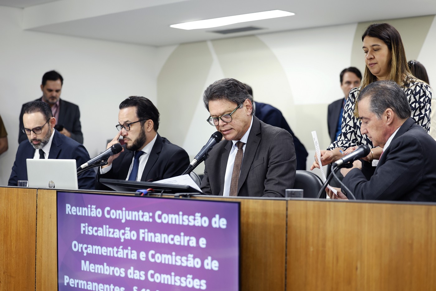 Comissão de Fiscalização Financeira e Orçamentária e Comissão de Membros das Comissões Permanentes - Art. 204 do Regimento Interno