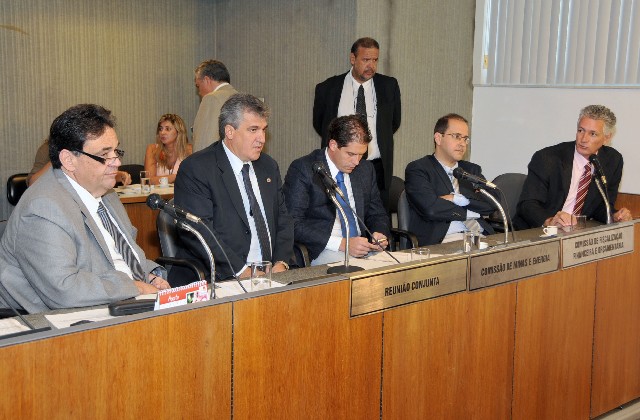 O PL 3.417/12 provocou discussão entre os deputados na reunião conjunta de comissões
