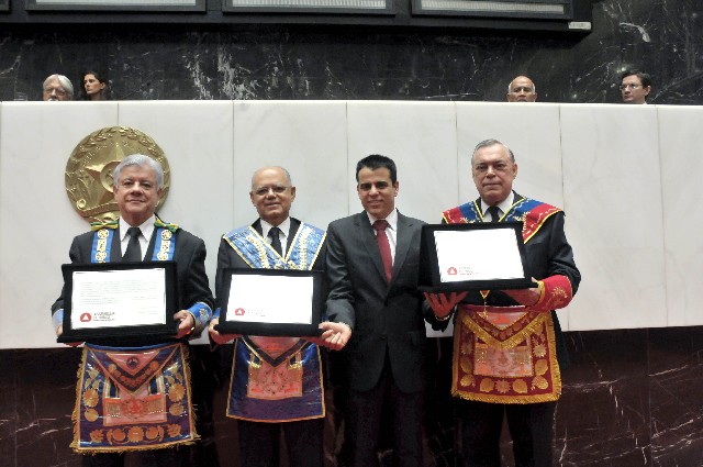O Grande Oriente de Minas Gerais conta, atualmente, com 347 lojas jurisdicionadas, abrigando em seus quadros cerca de 25 mil maçons, iniciados e associados