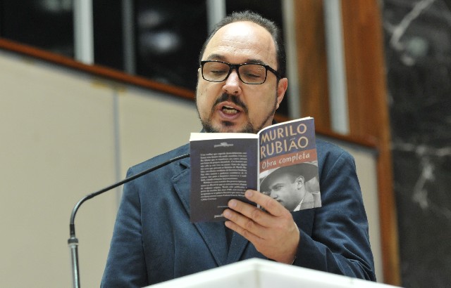 Sérgio Abrita fez uma leitura dramática do conto 