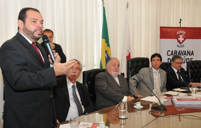 O secretário de Saúde de Belo Horizonte (à esq.) informou que a Capital investe 20% de seus recursos na saúde