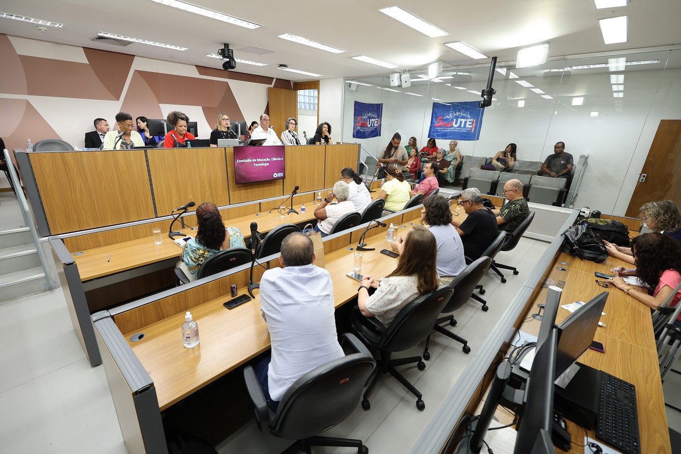 Comissão de Educação, Ciência e Tecnologia - debate sobre a precarização da oferta da Educação de Jovens e Adultos - EJA