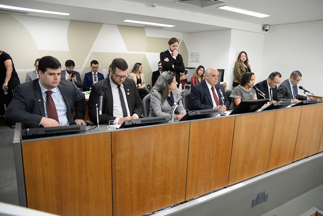 A CCJ se reuniu na manhã desta terça (3)