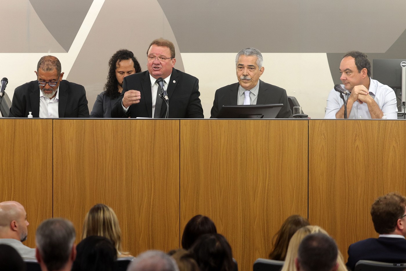 Seminário: Alternativas para o fim da escala de trabalho 6x1