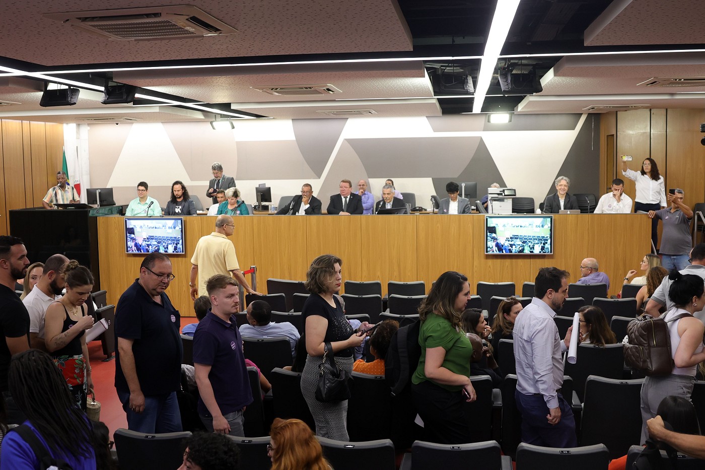 Seminário: Alternativas para o fim da escala de trabalho 6x1