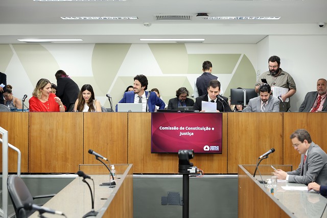 Comissão de Constituição e Justiça - análise de proposições