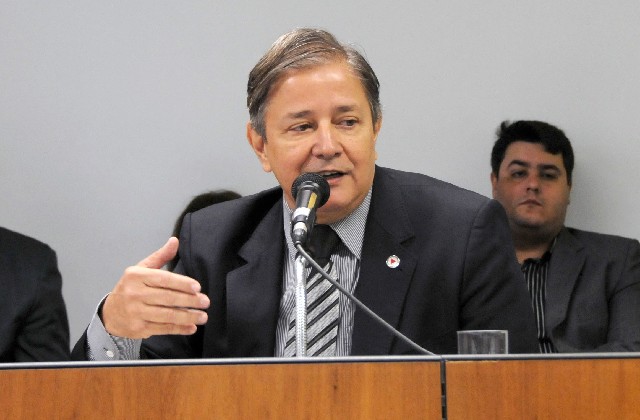 Carlos Pimenta defendeu que, se o presidente atual é de fato ilegítimo, sejam convocadas novas eleições