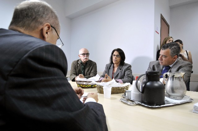 Usuários reclamaram dos elevadores; Suzana Rates disse que eles serão modernizados