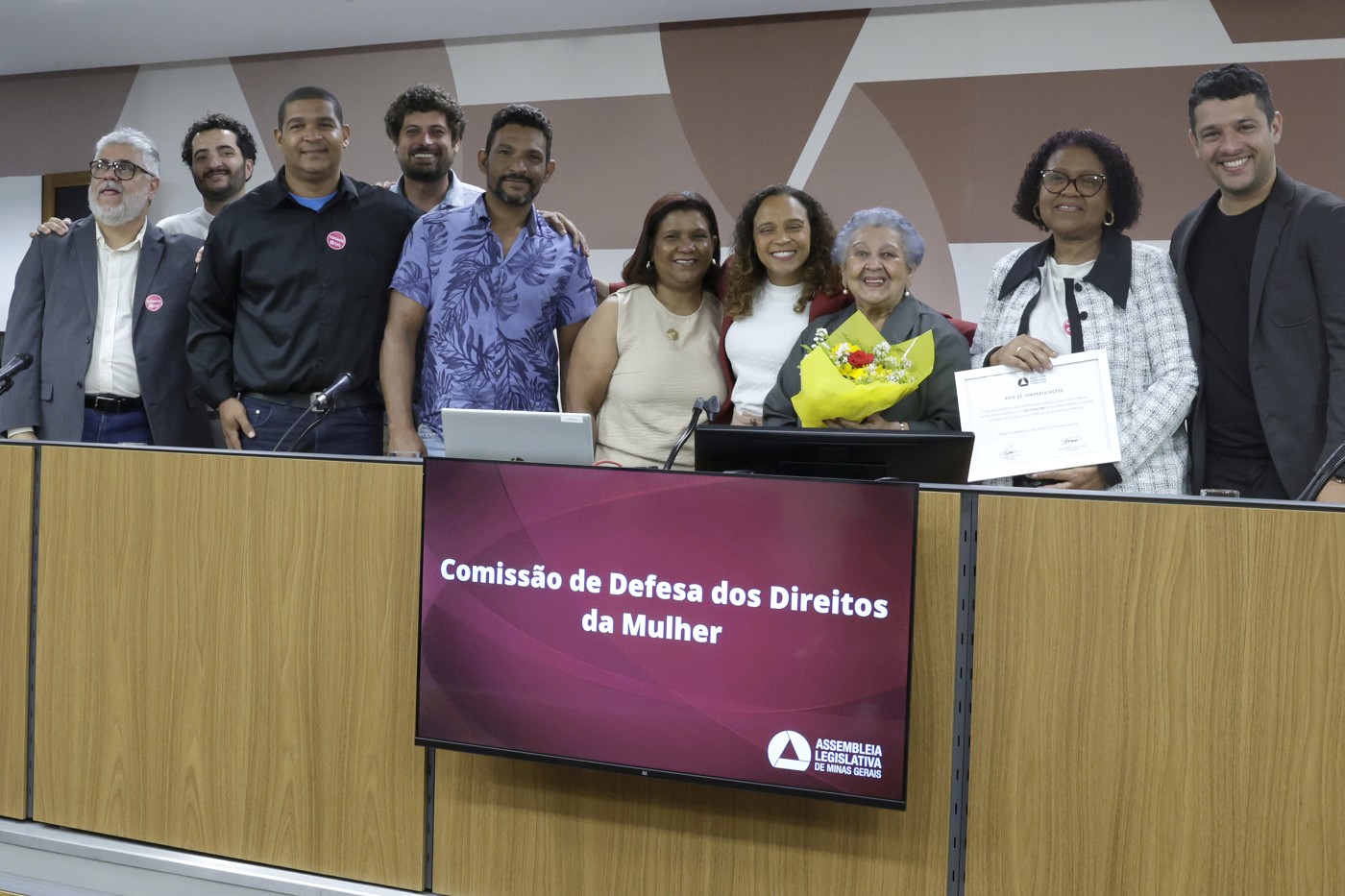 Comissão de Defesa dos Direitos da Mulher -  entrega do diploma referente ao voto de congratulações com Nair Damázio Neto