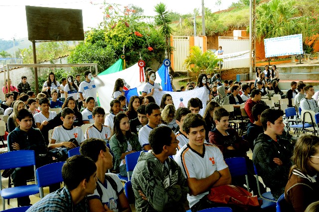 As políticas para a juventude estariam ameaçadas pelo corte de investimentos federais e por reforma do ensino médio - Arquivo/ALMG