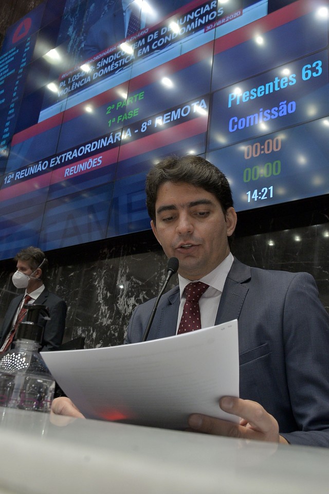 O relator Cássio Soares opinou favoravelmente às matérias na pauta