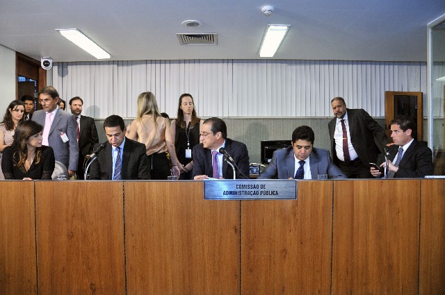 Comissão de Administração Pública emitiu parecer pela aprovação na forma do vencido
