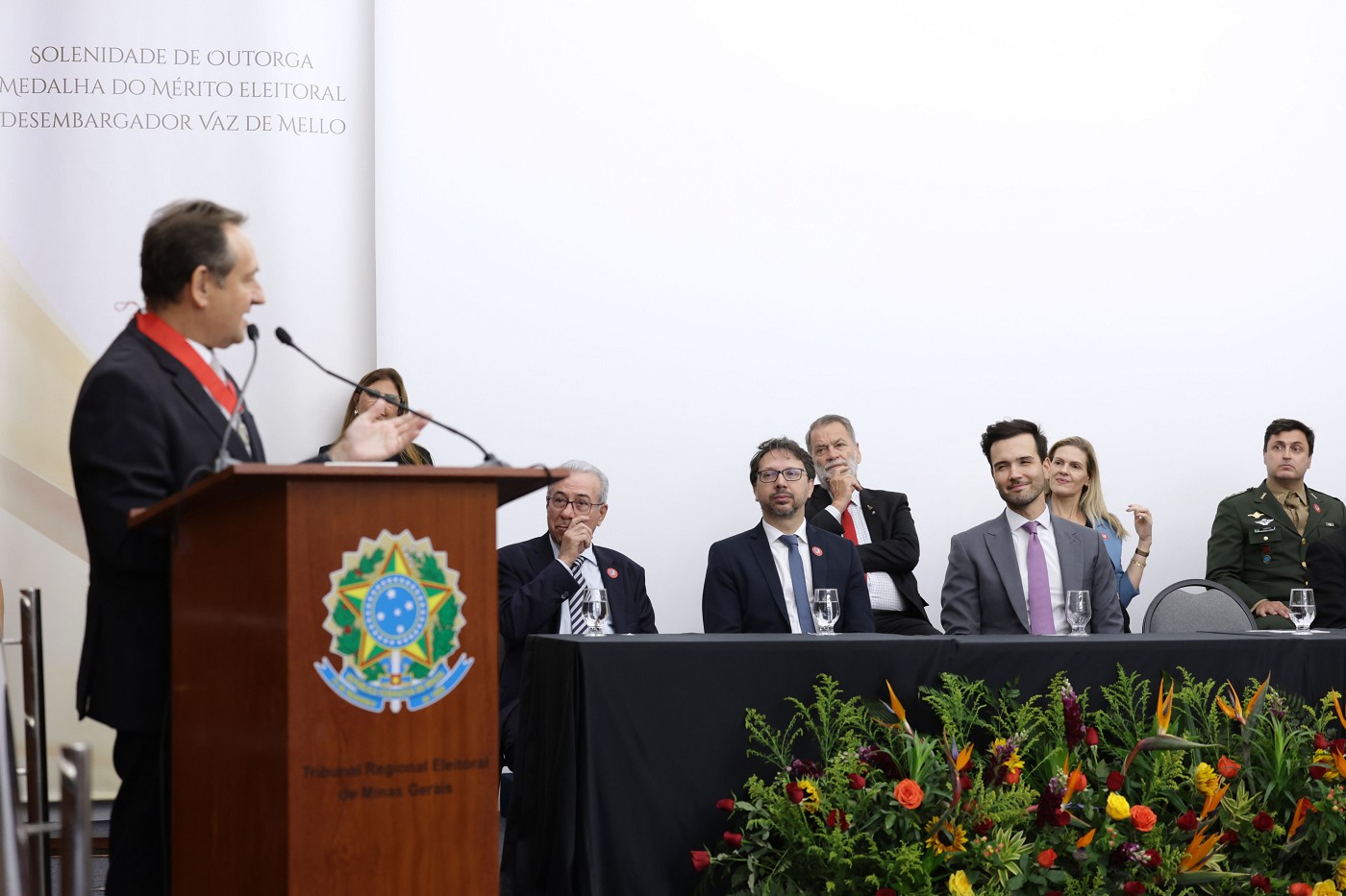 Solenidade de Outorga da Medalha do Mérito Eleitoral Desembargador Vaz de Mello ao presidente do TJMG