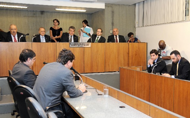 FFO ampliada aprovou parecer ao PL do Orçamento para 2013 na noite desta terça (18)