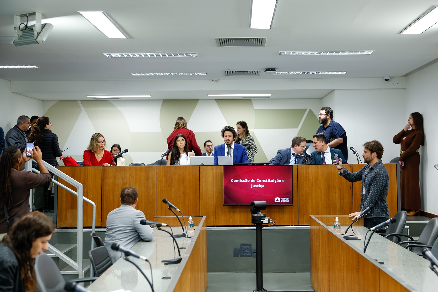 Comissão de Constituição e Justiça - análise de proposições