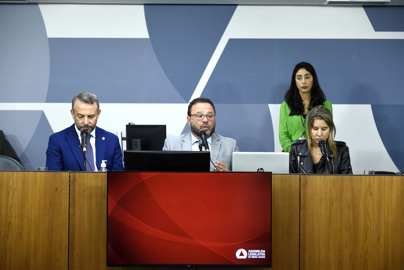 Comissão Extraordinária de Defesa da Habitação e da Reforma Urbana - análise de proposições