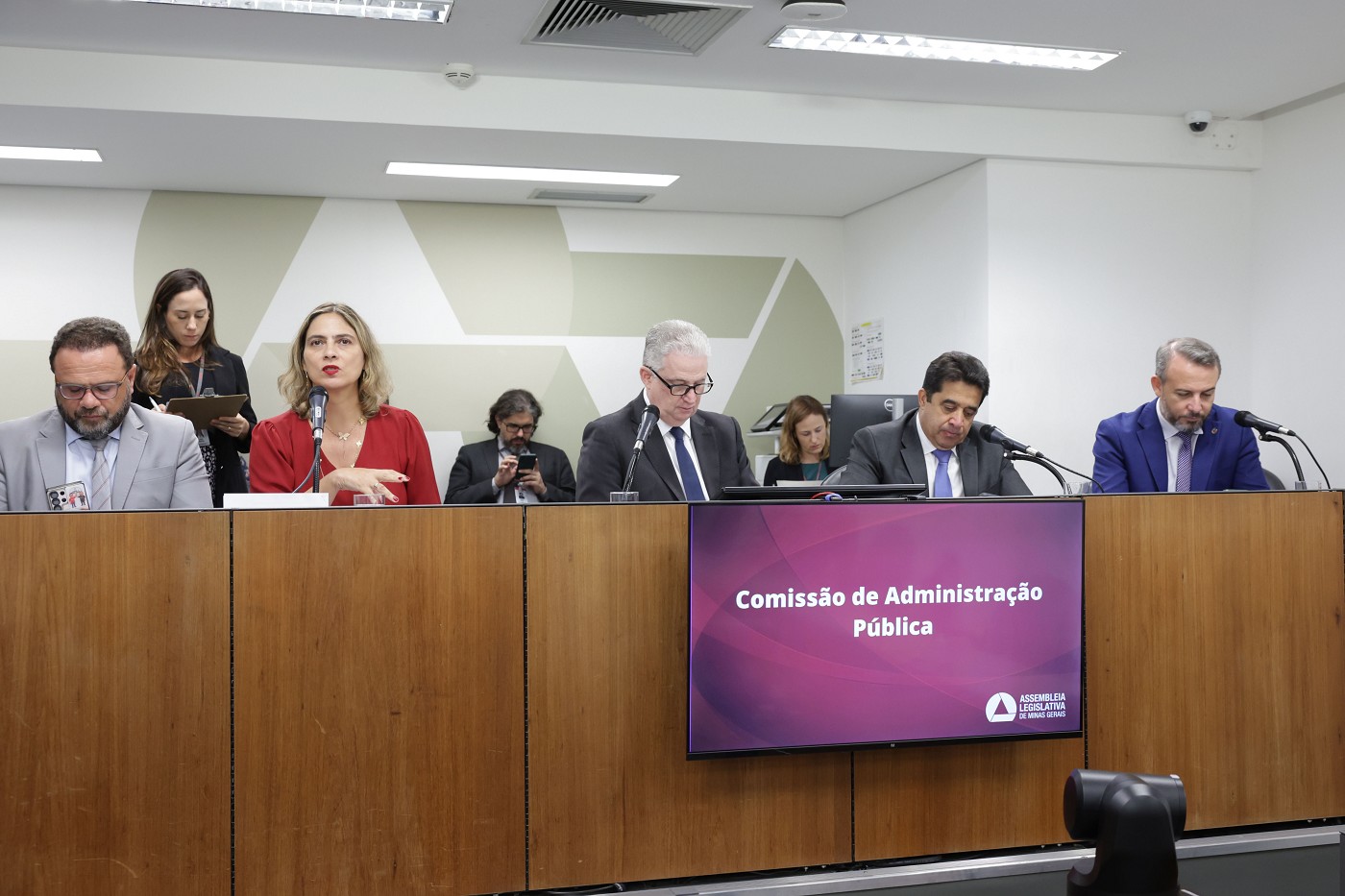 Comissão de Administração Pública - análise de proposições