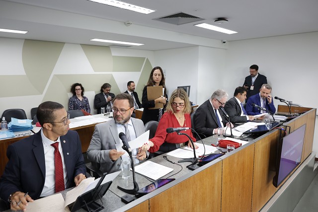 Comissão de Administração Pública - análise de proposições