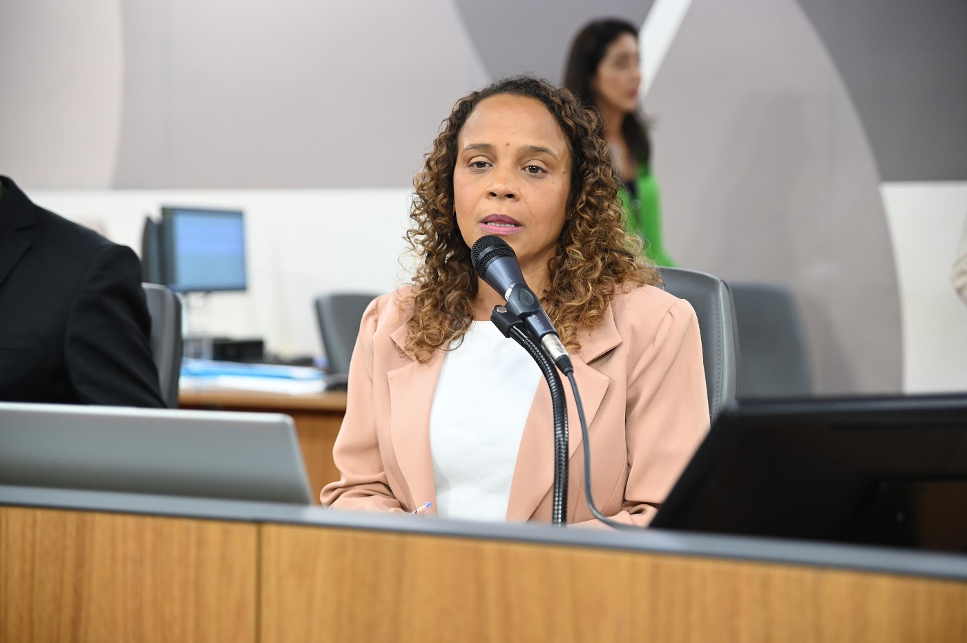 Comissão de Defesa dos Direitos da Mulher - entrega dos votos de congratulações com a Sra. Joelma Maria dos Santos Martins