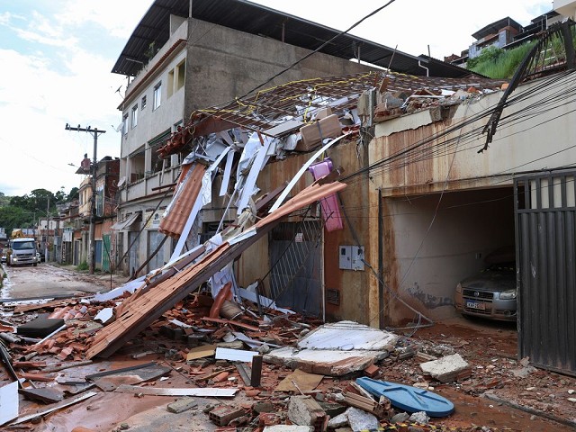 Casas destruídas por chuva em Juiz de Fora