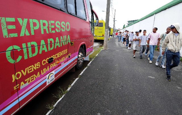 Alunos das Escolas Estaduais Delfim Moreira e Hermenegildo Vilaça