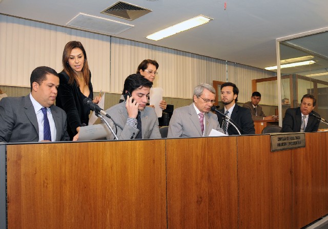 Comissão analisou emendas que tinham sido apresentadas durante a discussão do projeto em Plenário