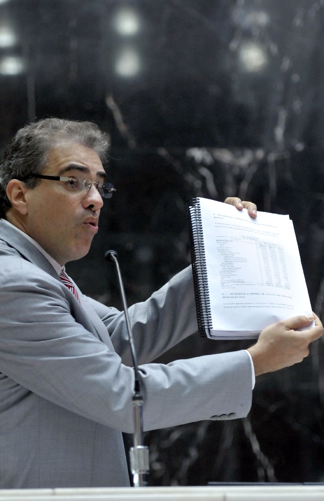 Felipe Attiê classificou a proposta de Orçamento do Estado como incoerente