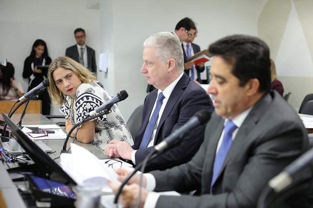 Comissão de Administração Pública - análise de proposições