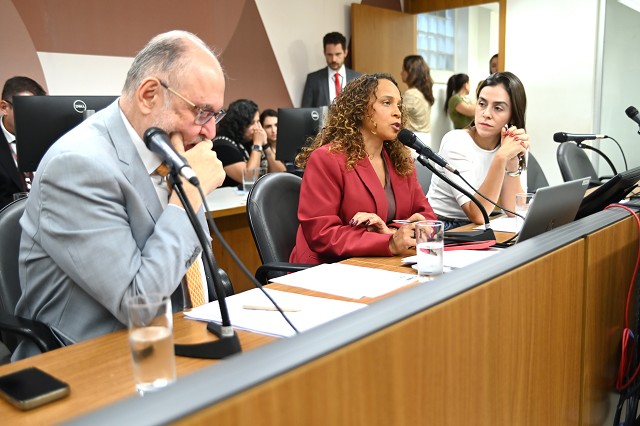 Comissão de Defesa dos Direitos da Mulher - análise de proposições