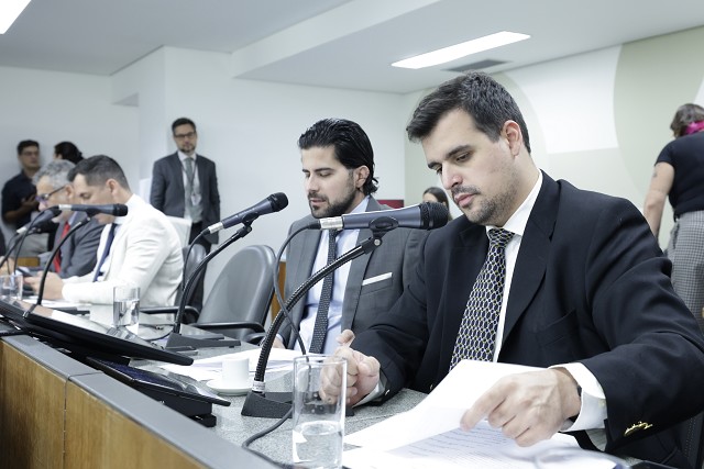 Comissão de Constituição e Justiça - análise de proposições