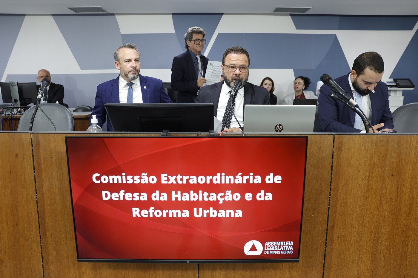 Comissão Extraordinária de Defesa da Habitação e da Reforma Urbana - análise de proposições